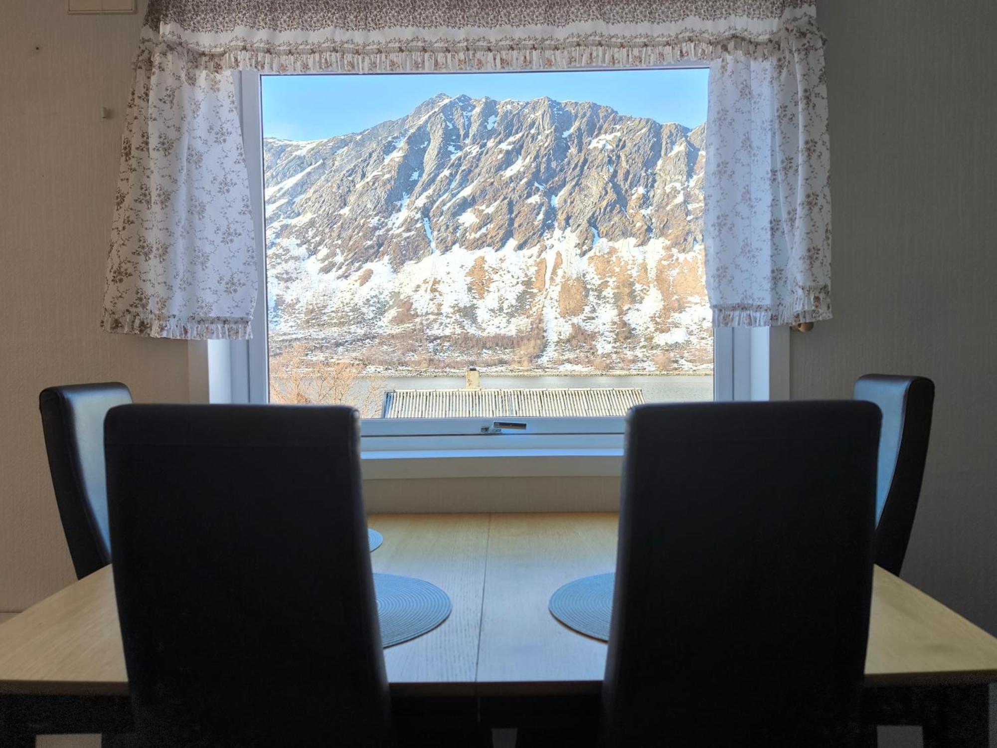 Hus Gryllefjord Villa Buitenkant foto